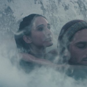 Ricordi?: Luca Marinelli e Linda Caridi in un momento del film