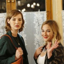 Separati ma non troppo: Louise Bourgoin e Marilou Berry in una scena del film