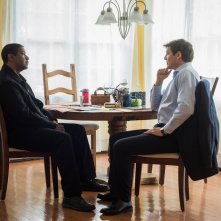 The Equalizer 2 - Senza perdono: Denzel Washington e Pedro Pascal in una scena del film