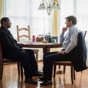 The Equalizer 2 - Senza perdono: Denzel Washington e Pedro Pascal in una scena del film