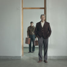 The Mountain: Tye Sheridan e Jeff Goldblum in una scena del film