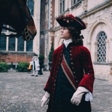 La favorita: Joe Alwyn in una scena del film