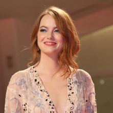 Venezia 2018: uno scatto di Emma Stone sul red carpet de La favorita