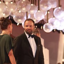 Venezia 2018: Yorgos Lanthimos sul red carpet de La favorita