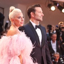 Venezia 2018: Lady Gaga e Bradley Cooper sul red carpet di A Star is Born