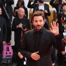 Venezia 2018: Diego Luna sul red catpet di At Eternity's Gate