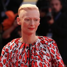 Venezia 2018: l'attrice Tilda Swinton sul red catpet di At Eternity's Gate