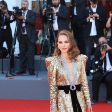 Venezia 2018: Natalie Portman sul red carpet di Vox Lux