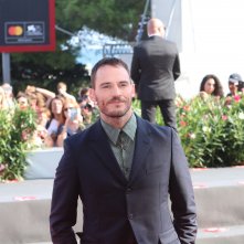 Venezia 2018: Sam Claflin in uno scatto sul red carpet di The Nightingale