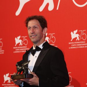 Venezia 2018: Tim Blake Nelson al photocall dei premiati