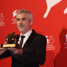 Venezia 2018: uno scatto di Alfonso Cuarón al photocall dei premiati