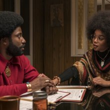 BlacKkKlansman: John David Washington e Laura Harrier in una scena del film