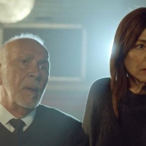 Kidding: Catherine Keener, Frank Langella in una scena