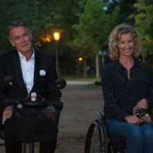 Tutti in piedi: Franck Dubosc e Alexandra Lamy in una scena del film
