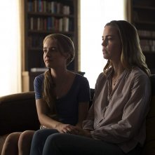 The First: Melissa George e Anna Jacoby-Heron nell'episodoi Two Portraits
