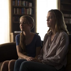 The First: Melissa George e Anna Jacoby-Heron nell'episodoi Two Portraits