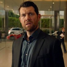 American Horror Story - Apocalypse: Billy Eichner in una scena della premiere