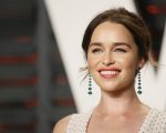 Il trono di spade: Emilia Clarke sfoggia un nuovo tatuaggio in onore della serie