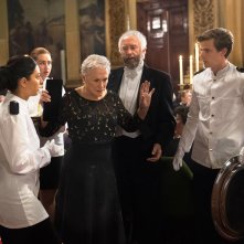The Wife - Vivere nell'ombra: Glenn Close e Jonathan Pryce in una scena del film