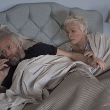 The Wife - Vivere nell'ombra: Glenn Close e Jonathan Pryce in un'immagine del film