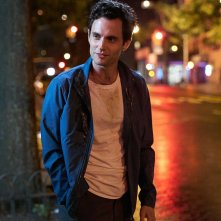 You: Penn Badgley in una scena della prima stagione