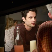 You: Penn Badgley in una scena della serie