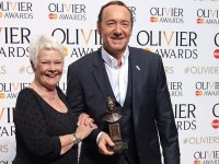 Judi Dench difende Kevin Spacey, 'attore meraviglioso e buon amico'