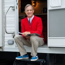 Mr. Rogers: Tom Hanks nella prima foto del film