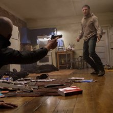 Venom: Tom Hardy affronta gli avversari in un scena