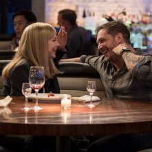 Venom: Tom Hardy e Michelle Williams in una scena del film