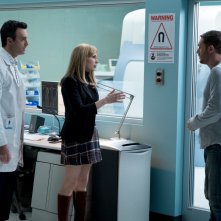 Venom: Tom Hardy, Michelle Williams e Reid Scott in una scena del film