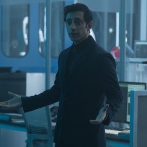 Venom: Riz Ahmed in una scena del film