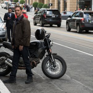 Venom: Tom Hardy in una scena del film