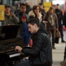 In Your Hands: Jules Benchetrit suona il pianofrote