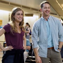 Manifest: Melissa Roxburgh e Josh Dallas in una foto della serie