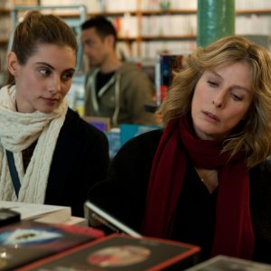 Il complicato mondo di Nathalie: Karin Viard e Dara Tombroff in un momento del film