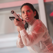 The Predator: Olivia Munn in una scena del film