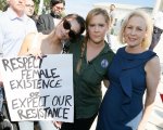 Amy Schumer ed Emily Ratajkowski arrestate a Washington