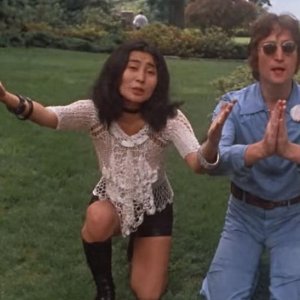 Imagine: Yoko Ono e John Lennon in un'immagine del film