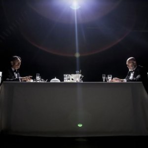 Il banchiere anarchico: Giulio Base e Paolo Fosso in una scena