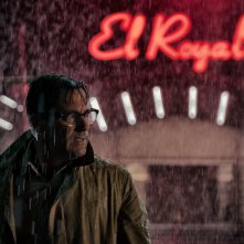 7 sconosciuti a El Royale: Jon Hamm in un momento del film