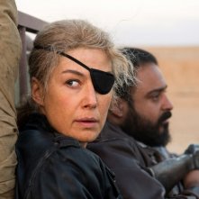 A Private War: Rosamund Pike in un momento del film