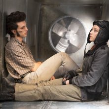 Guarda in alto: Giacomo Ferrara e Aurélia Poirier in un'immagine del film