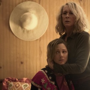 Halloween: Jamie Lee Curtis e Judy Greer in una scena del film