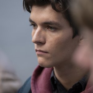 Il verdetto: Fionn Whitehead in una scena del film