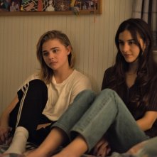 La diseducazione di Cameron Post: Chloe Grace Moretz e Quinn Shephard in una scena del film