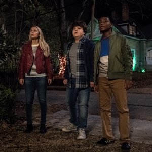 Piccoli brividi 2: I fantasmi di Halloween, Madison Iseman, Caleel Harris e Jeremy Ray Taylor in un momento del film