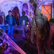 Piccoli brividi 2: I fantasmi di Halloween, Madison Iseman, Caleel Harris e Jeremy Ray Taylor in una scena del film
