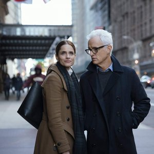 The Romanoffs: Amanda Peet, John Slattery nell'episodio Expectacion