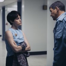 First Man - Il primo uomo: Claire Foy e Kyle Chandler in una scena del film